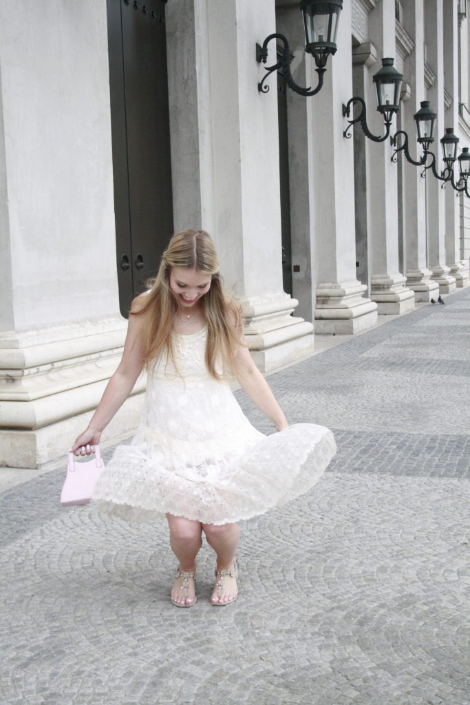 Franziska Elea Blogger München Sommerkleid weiß Spitze