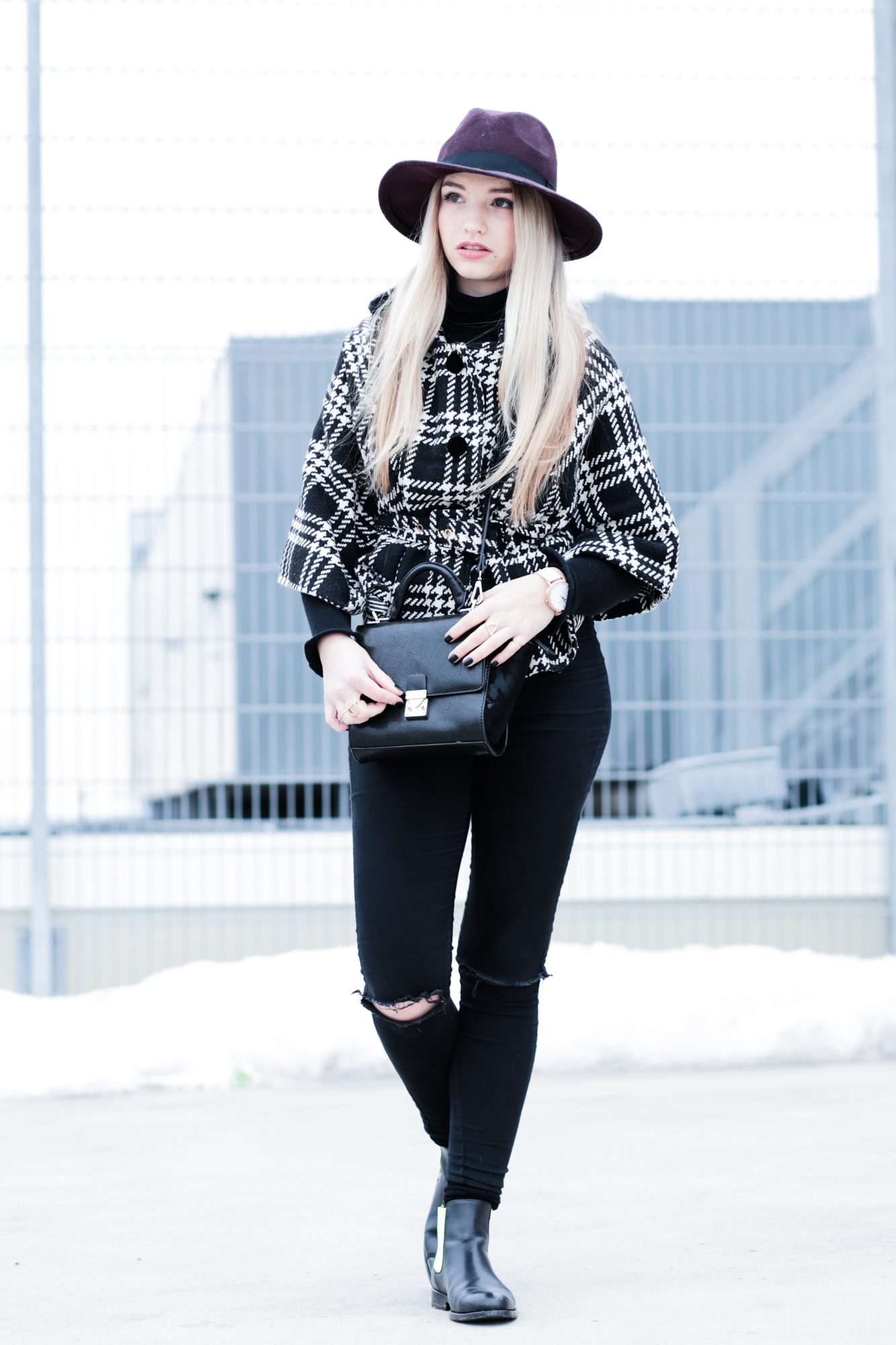 Hut Primark Serfan Chelsea Boots, Cape Poncho Fashionblog Modeblog Fashionblogger Modeblogger München Berlin Lifestyleblog Franziska Elea Instagram Umhängetasche Hallhuber