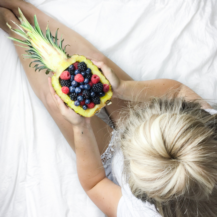 Franziska Elea Blogger München Modeblogger Instagram Fashion Blog Inspo Ananas Beeren Früchte Sommer lecker Inspiration Kochen Idee Bett