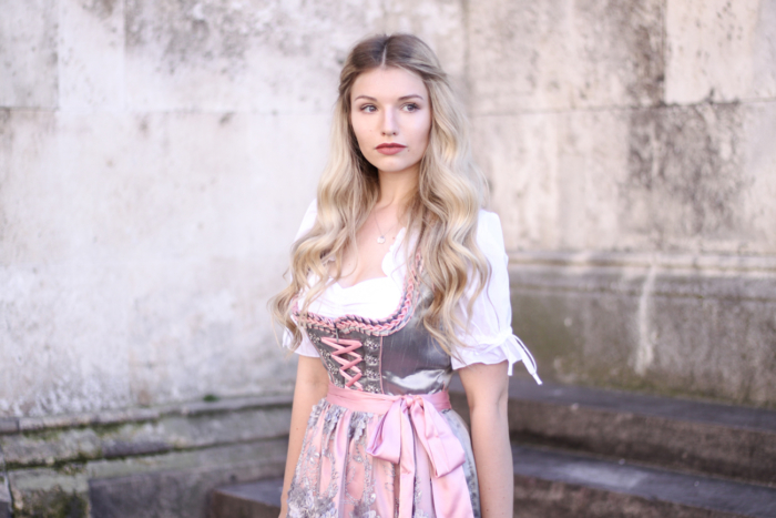 Wiesn Madl Im Kruger Dirndl Fashionblog Aus Munchen