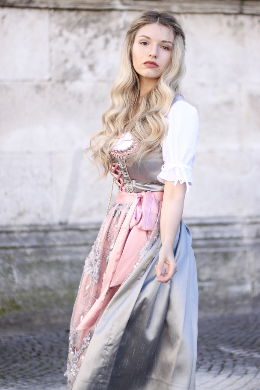 Wiesn Madl Im Kruger Dirndl Fashionblog Aus Munchen